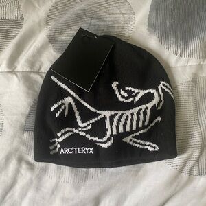 Arc'teryx Black and White Logo Beanie